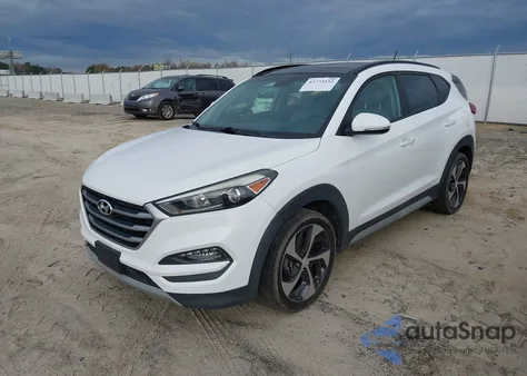2017 Hyundai Tucson Value z USA, uszkodzony, nr VIN KM8J3CA28HU570695